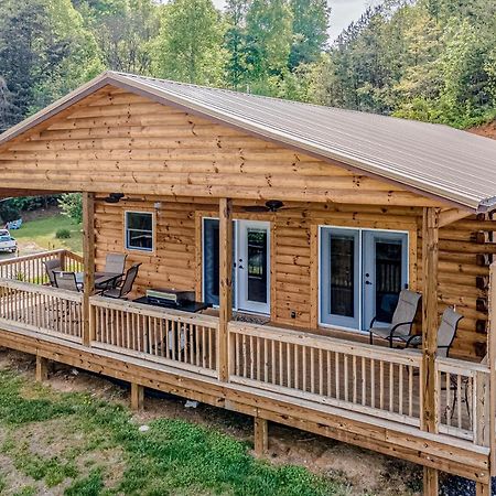 Hilltop Cabin Bryson City Exterior photo