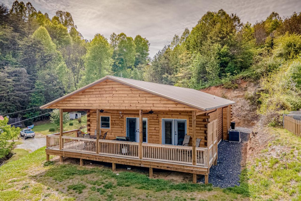 Hilltop Cabin Bryson City Exterior photo