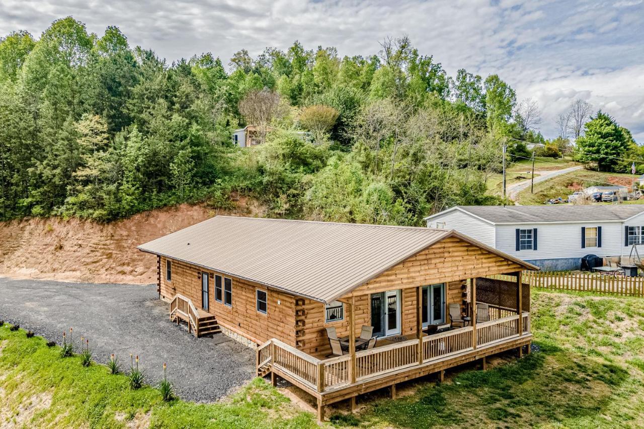 Hilltop Cabin Bryson City Exterior photo