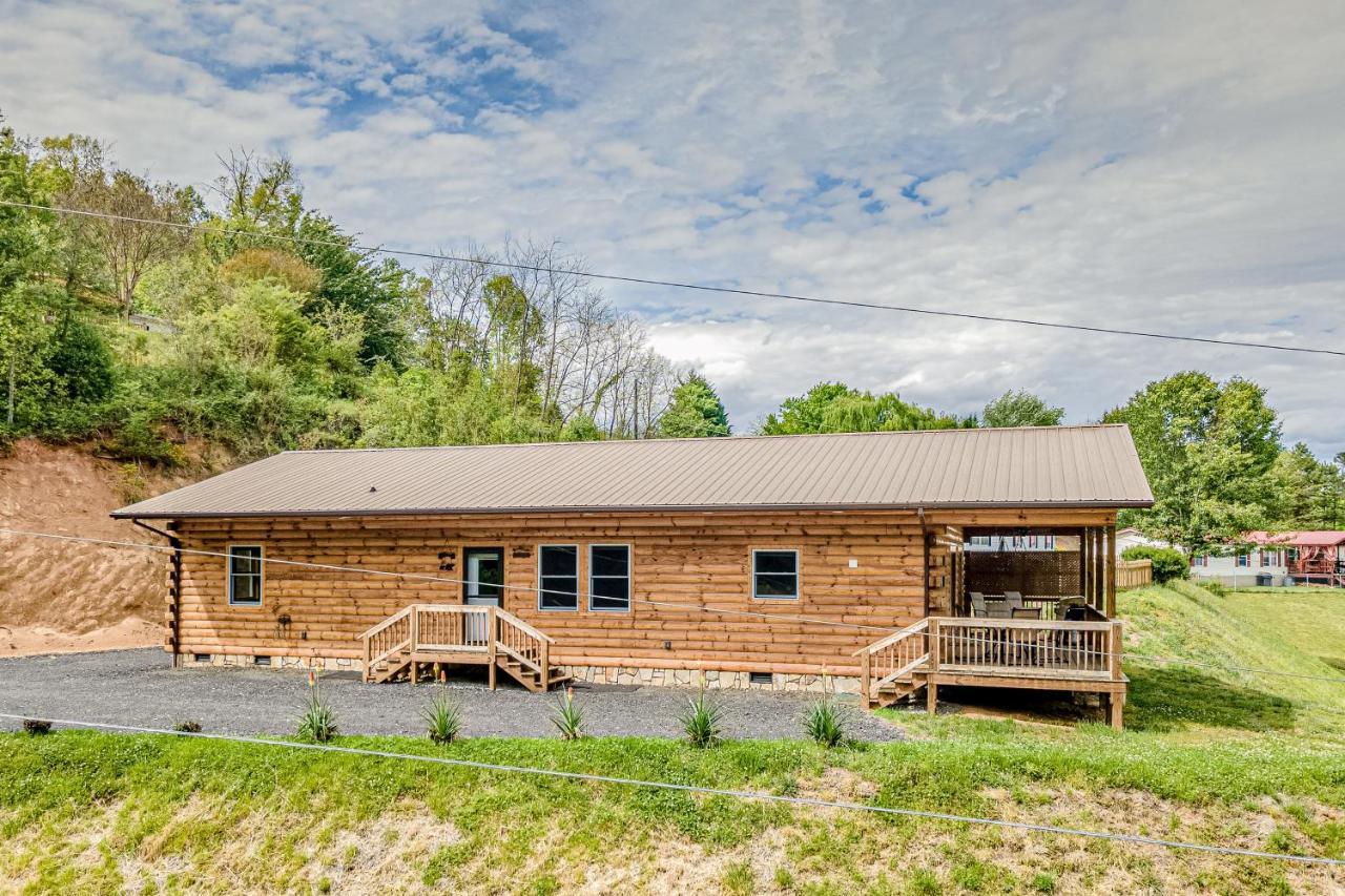 Hilltop Cabin Bryson City Exterior photo