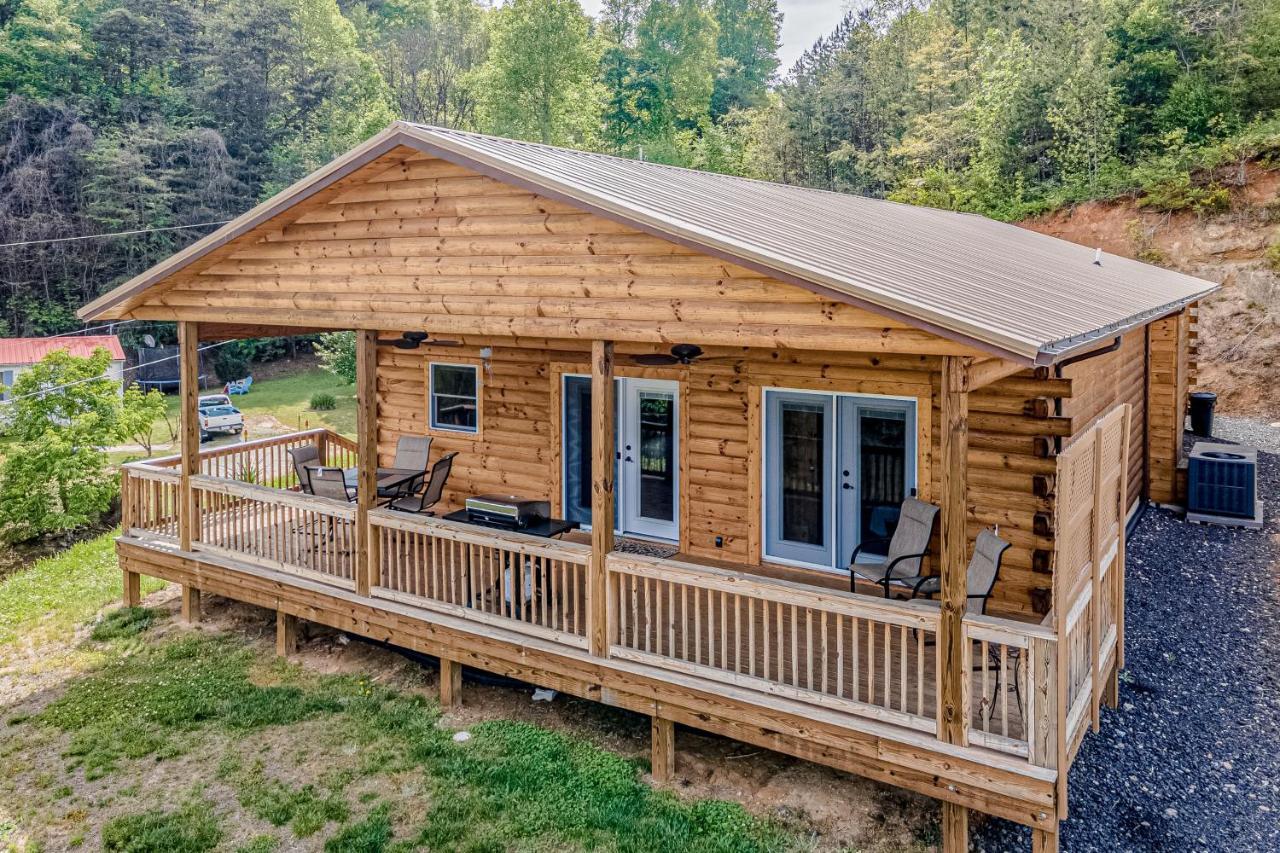 Hilltop Cabin Bryson City Exterior photo