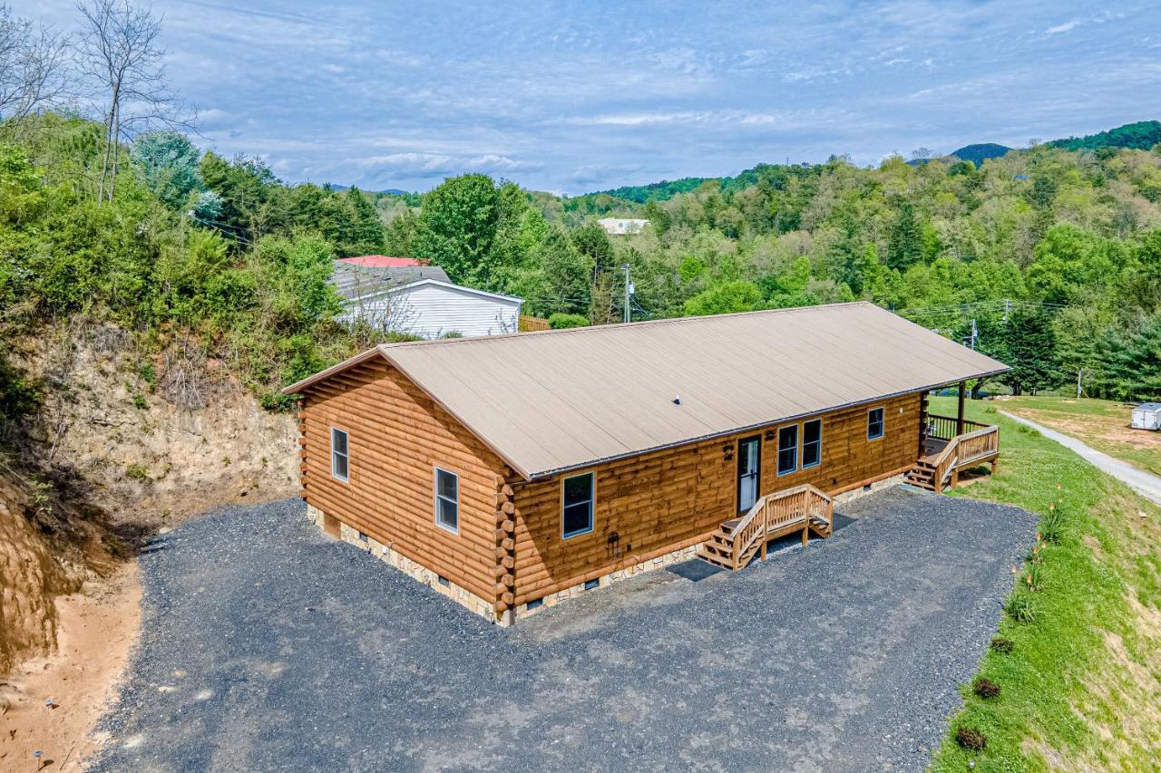 Hilltop Cabin Bryson City Exterior photo